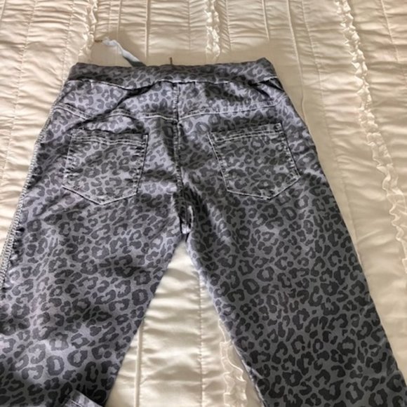 Italy Moda Leopard Print Jeans - Picture 8 of 11